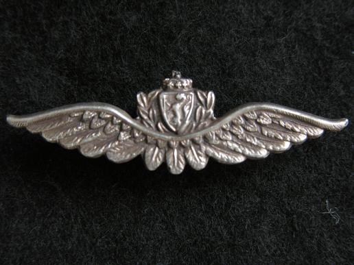 WWII Royal Norwegian Air Force Officer Cap Badge
