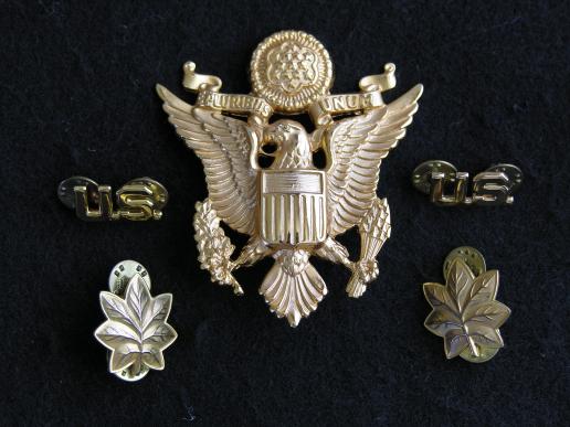 U.S. Army Officer's Cap Badge and Insignia