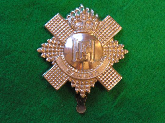 Canadian Armed Forces Officer's Training Corps cap badge QC