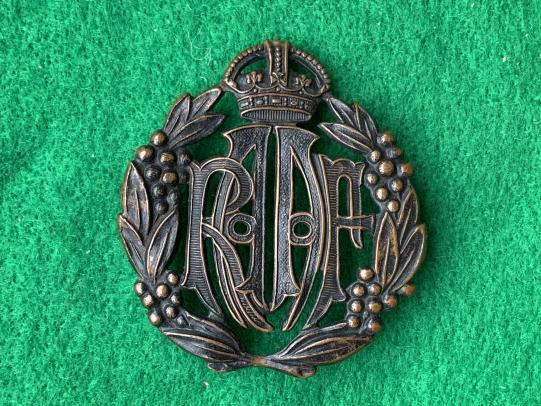 WWII Royal Australian Air Force Cap Badge